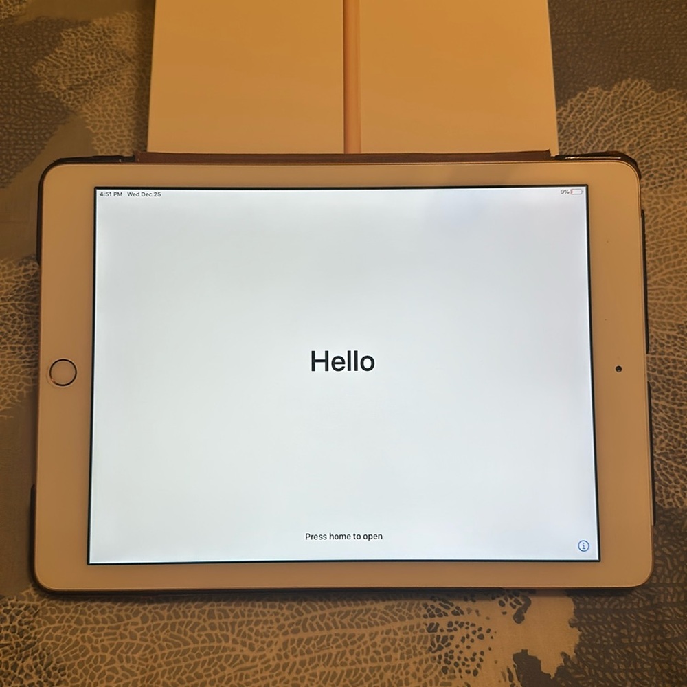 Apple iPad 6th Generation Rose Gold 32GB